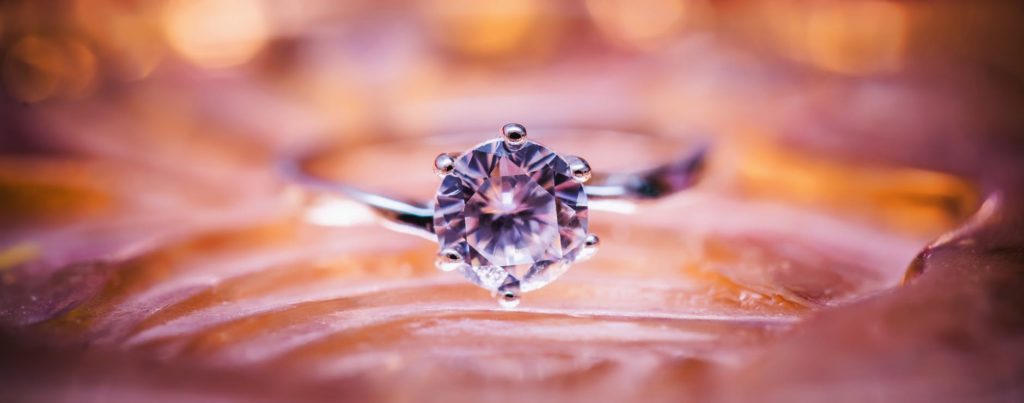 round brilliand diamond engagement ring